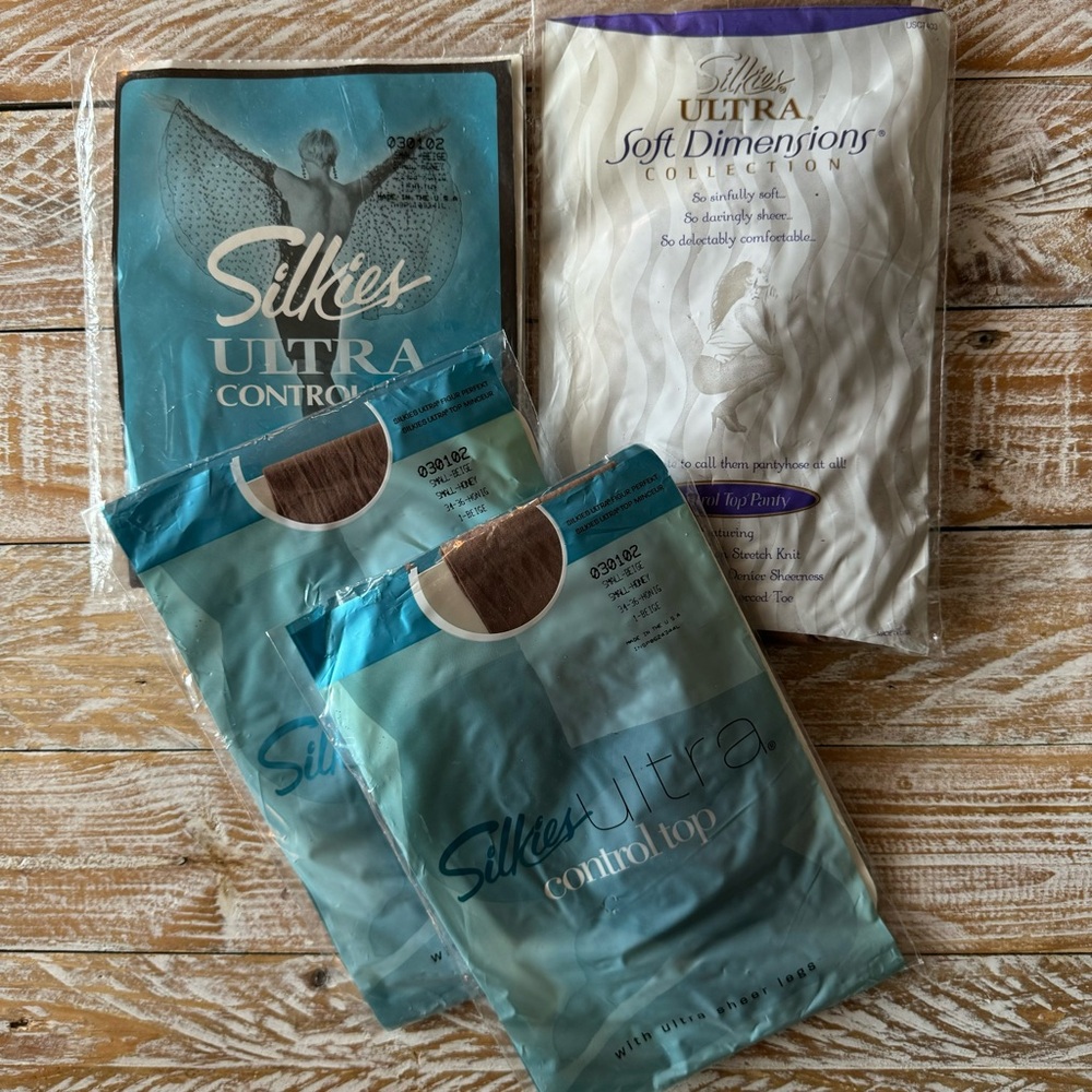 👠Vintage Silkies Control Top Pantyhose Nylons👠 ~4 pair